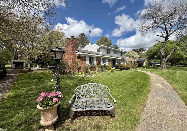 Photo 1 of Sale Pending at 1269 Briarcliffe Dr, Flint, MI 48532 | MLS# 5050206130 | Listing updated on 2026-05-11