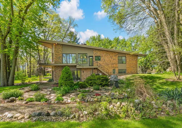 Photo 2 of Single family home for sale at 2135 Derfla Dr, Saint Joseph, MI 49085 | MLS# 69026019439 | Listing updated on 2026-08-15