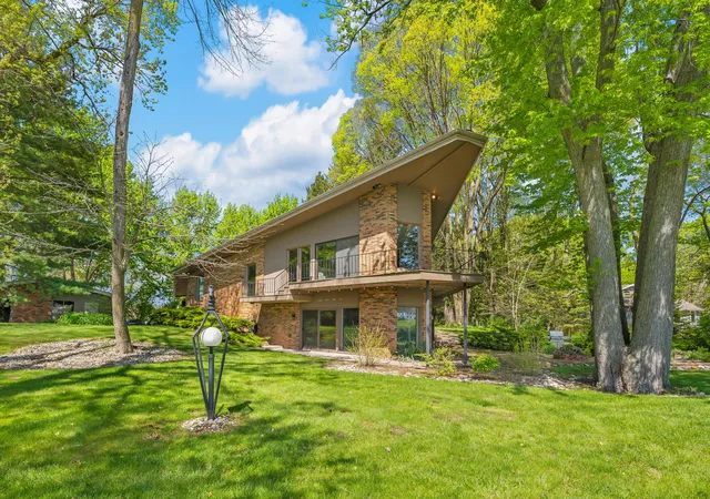 Photo 3 of Single family home for sale at 2135 Derfla Dr, Saint Joseph, MI 49085 | MLS# 69026019439 | Listing updated on 2026-08-15
