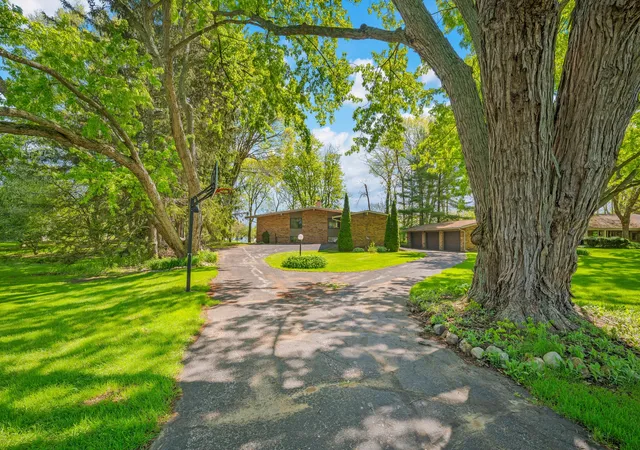 Photo 4 of Single family home for sale at 2135 Derfla Dr, Saint Joseph, MI 49085 | MLS# 69026019439 | Listing updated on 2026-08-15