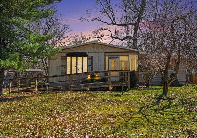 1st image of 1592 Oakwood Dr, Gladwin, MI 48624 | MLS# 58050206166