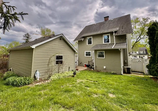 3rd image of 754 Oakridge Dr, Jackson, MI 49203 | MLS# 55026019502