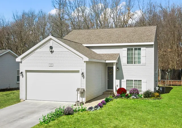 1st image of 1015 Point Wy, Lawton, MI 49065 | MLS# 66026019550