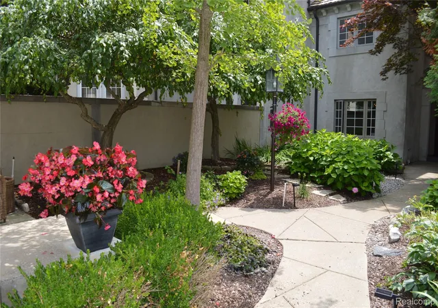 2nd image of 5467 Bristol Parke Dr, Clarkston, MI 48348 | MLS# 20261030723