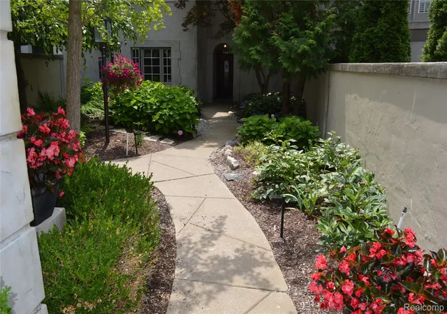 Photo 3 of Condo for sale at 5467 Bristol Parke Dr, Clarkston, MI 48348 | MLS# 20261030723 | Listing updated on 2026-08-22