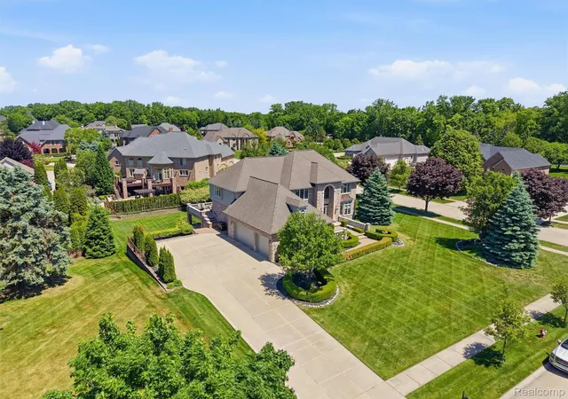 Photo 4 of Single family home for sale at 54150 Queensborough Dr, Shelby Township, MI 48315 | MLS# 20261030783 | Listing updated on 2026-09-18