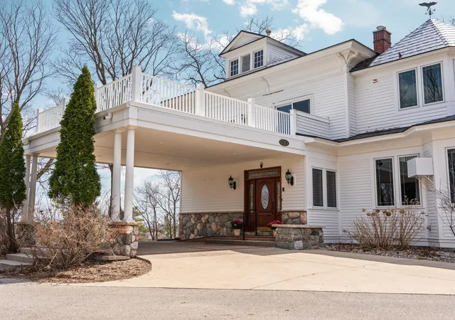 Photo 4 of Single family home for sale at 3515 Jefferson Ave, Traverse City, MI 49684 | MLS# 78080067723 | Listing updated on 2026-10-04