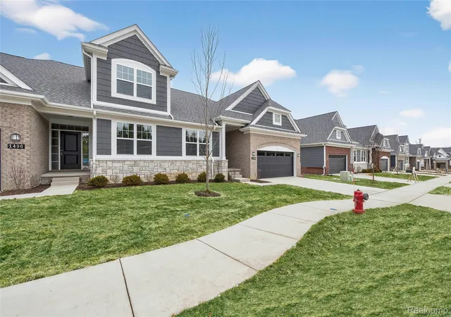 2nd image of 1450 Turner Dr, Walled Lake, MI 48390