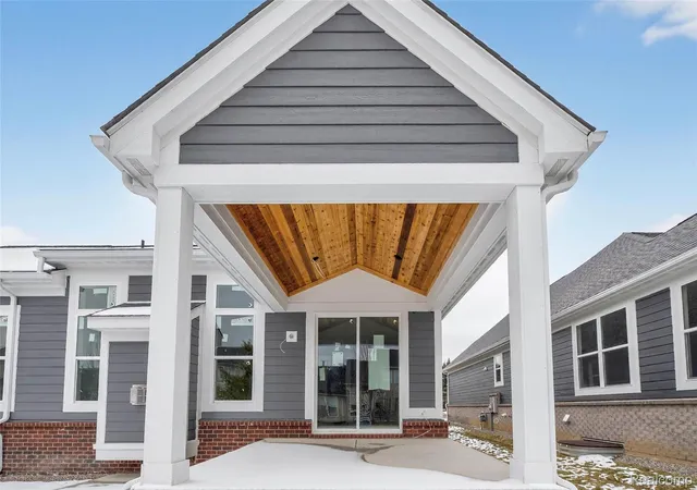 3rd image of 1450 Turner Dr, Walled Lake, MI 48390