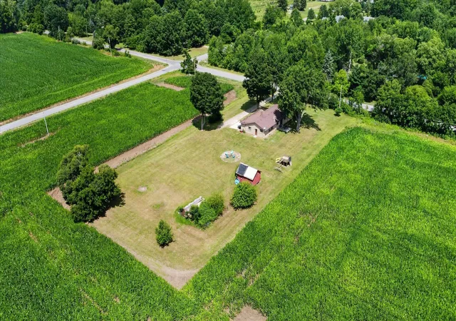 38th image of 3262 W Wagner Rd, Weesaw Township Berrien, MI 49107 | MLS# 69026019631