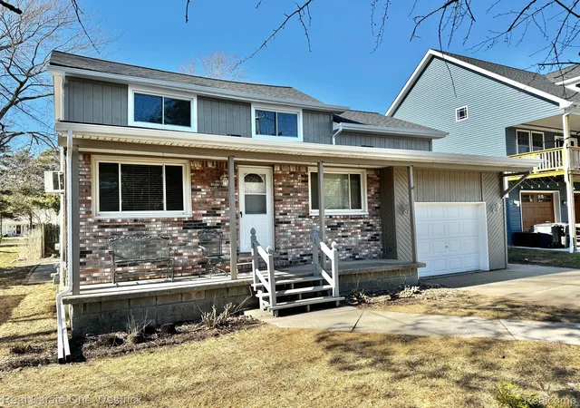 3rd image of 432 Edgewater Dr, Algonac, MI 48001 | MLS# 20261030871