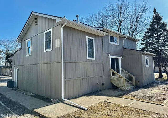 4th image of 432 Edgewater Dr, Algonac, MI 48001 | MLS# 20261030871