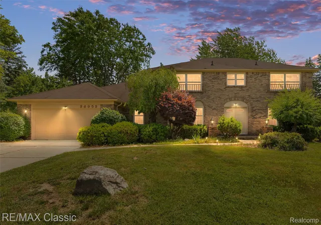 3rd image of 36953 Fox Gln, Farmington Hills, MI 48331 | MLS# 20261030898