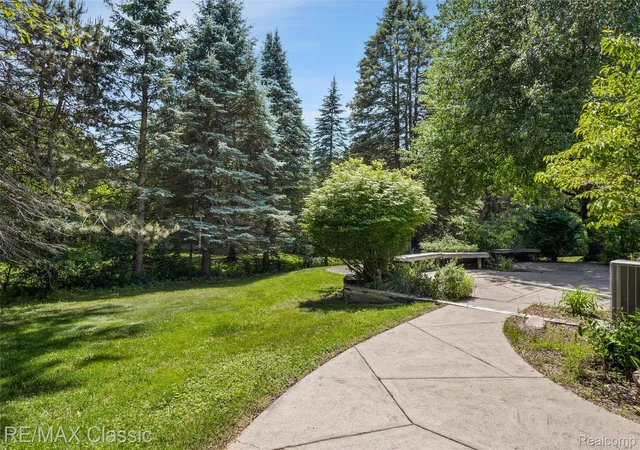 50th image of 36953 Fox Gln, Farmington Hills, MI 48331 | MLS# 20261030898