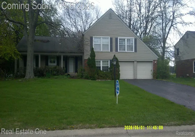 Photo 1 of Sale Pending at 4837 Teddington Dr, West Bloomfield, MI 48323 | MLS# 20261030963 | Listing updated on 2026-07-07