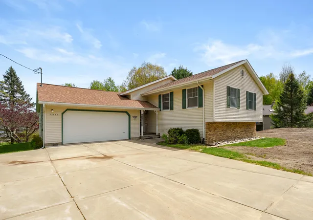 1st image of 35485 Cr 665, Waverly Township Van Buren, MI 49079 | MLS# 66026019703