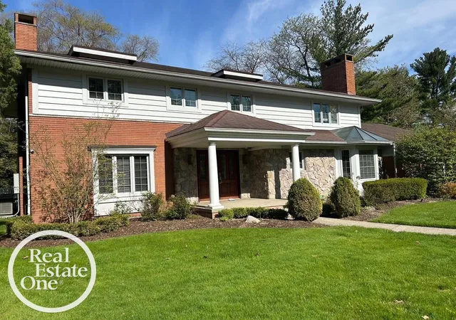 1st image of 535 Ballantyne Rd, Grosse Pointe Shores, MI 48236 | MLS# 58050206291