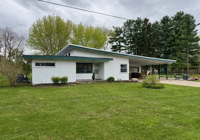1st image of 710 E Broad St, Chesaning, MI 48616 | MLS# 5050206297