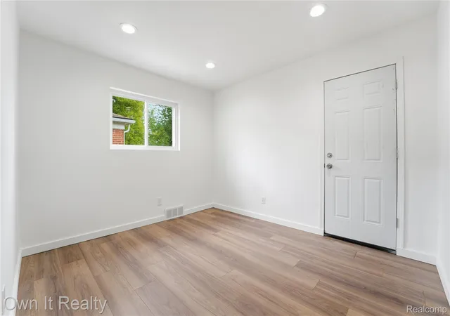 15th image of 19420 Berg Rd, Detroit, MI 48219 | MLS# 20261031057