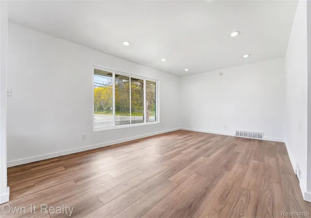 5th image of 19420 Berg Rd, Detroit, MI 48219 | MLS# 20261031057