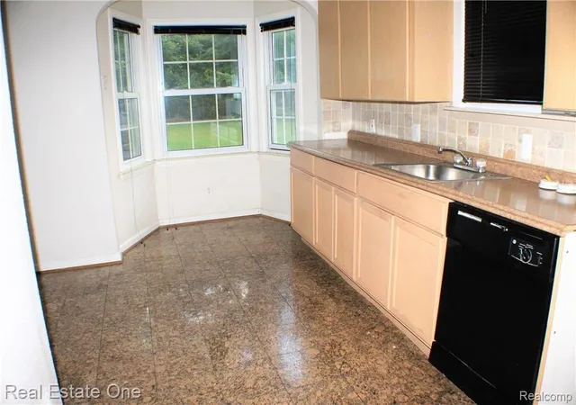 Photo 4 of Single family home for sale at 22324 Charter St, Southfield, MI 48033 | MLS# 20261031061 | Listing updated on 2026-09-14