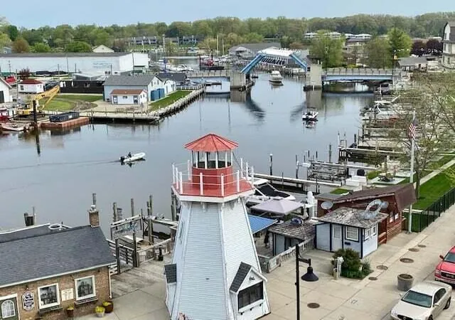2nd image of 516 Williams St, South Haven, MI 49090