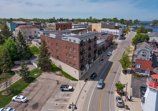 4th image of 516 Williams Street #12, South Haven, MI 49090 | MLS# 69026019756