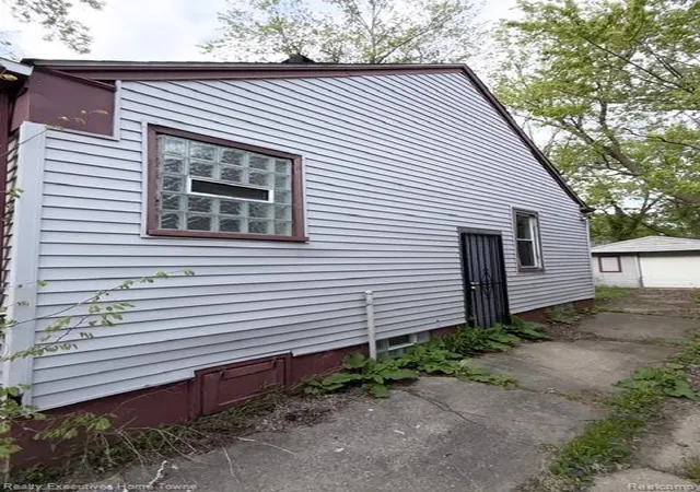 3rd image of 18282 Stout St, Detroit, MI 48219 | MLS# 20261031100