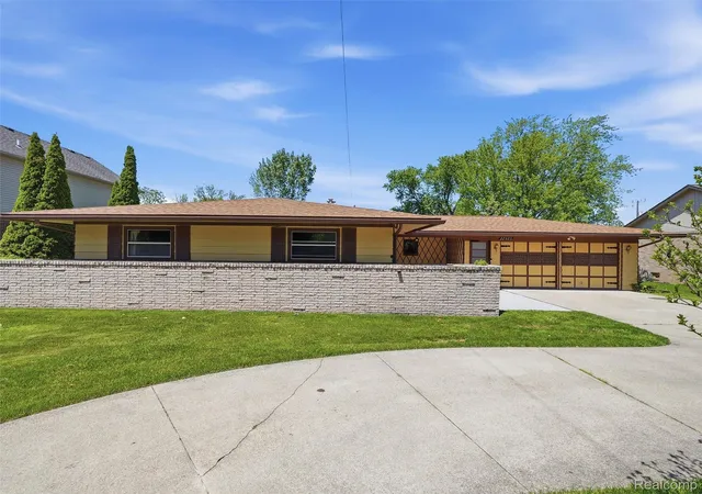 Photo 1 of Sale Pending at 22605 Dorion St, Saint Clair Shores, MI 48082 | MLS# 20261031147 | Listing updated on 2026-07-07