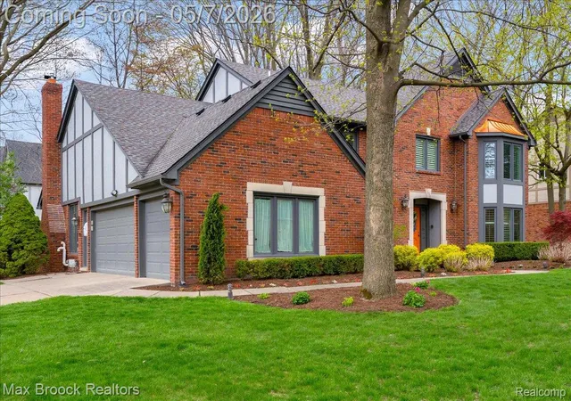 Photo 3 of Single family home for sale at 5536 Whitfield Dr, Troy, MI 48098 | MLS# 20261031181 | Listing updated on 2026-07-07