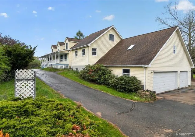 Photo 3 of Single family home for sale at 5081 Vines Rd, Howell, MI 48843 | MLS# 20261031190 | Listing updated on 2026-08-29