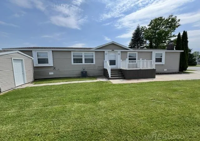2nd image of 174 Meadow Ln, Port Huron, MI 48060 | MLS# 58050206351