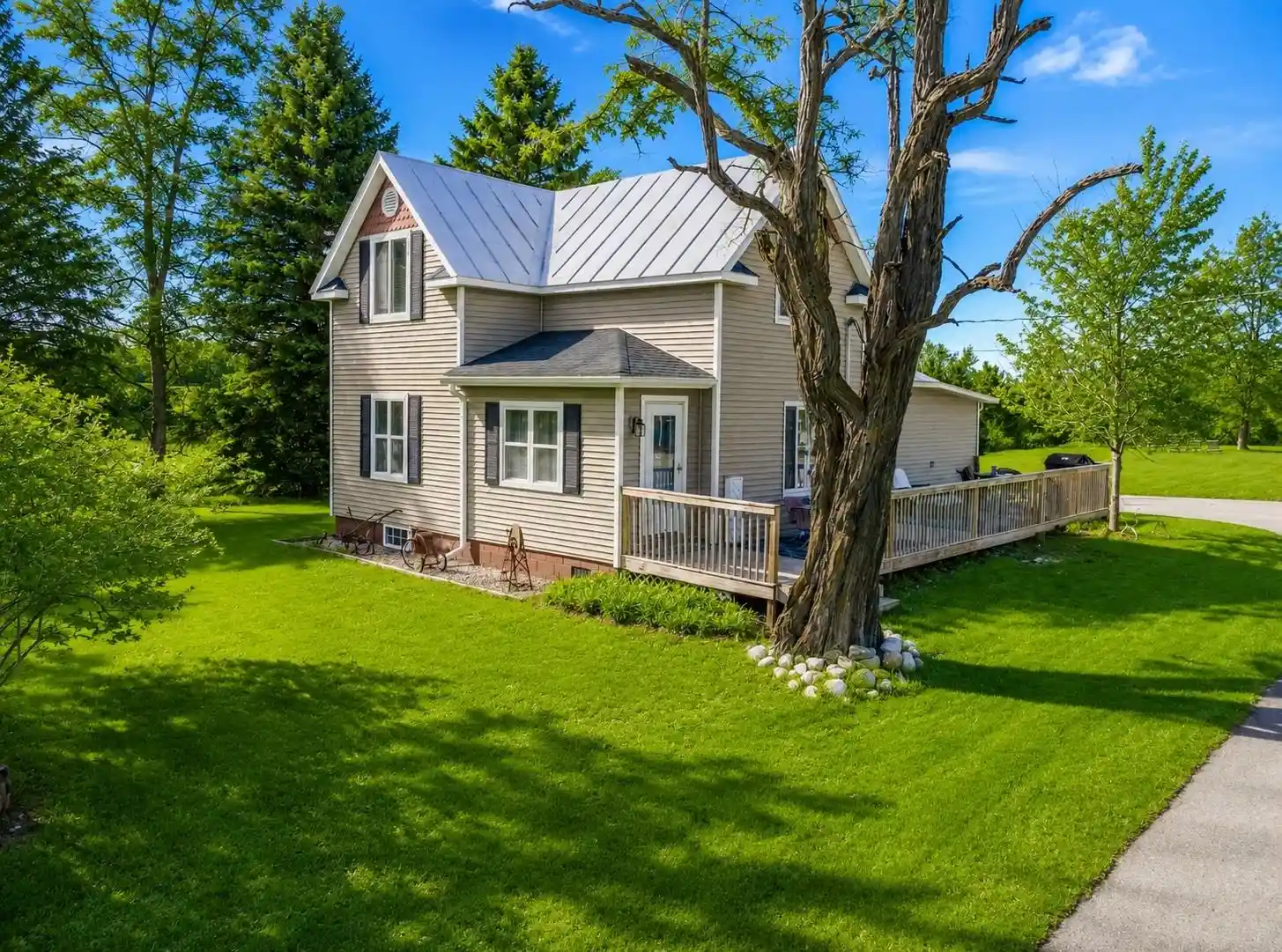 Photo 1 of Single family home for sale at 3105 Supply Rd, Traverse City, MI 49696 | MLS# 78080067764 | Listing updated on 2026-10-12