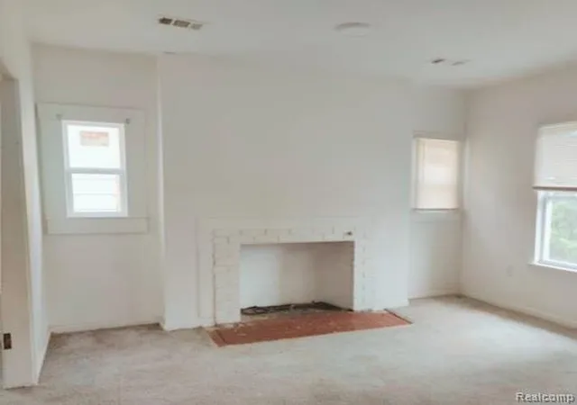 Listing Photo 5 - Condo for sale in building located at 2491-2493 Calvert Ave, Detroit, MI 48206