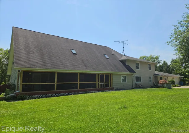 3rd image of 8150 Runyan Lake Rd, Fenton, MI 48430 | MLS# 20261031284