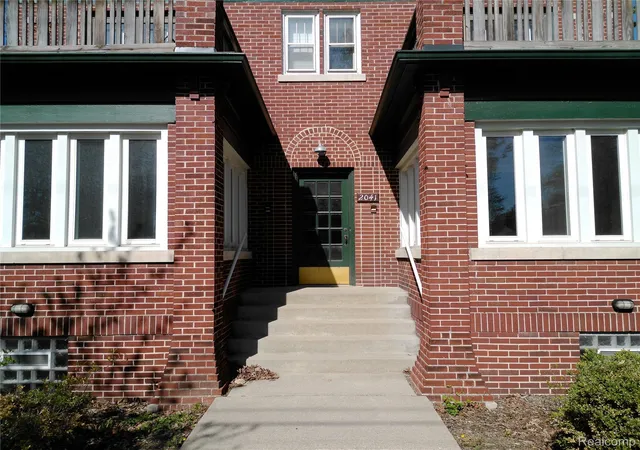 Listing Photo 4 - Condo for sale in building located at 2041 N Main St, Royal Oak, MI 48073