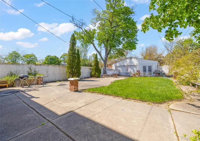 Photo 3 of Single family home for sale at 2425 W Grand Blvd, Detroit, MI 48208 | MLS# 20261031433 | Listing updated on 2026-09-01