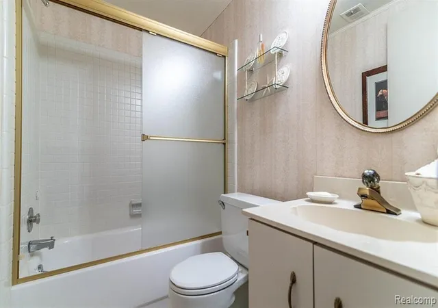3rd image of 38226 Ann Arbor Trl, Livonia, MI 48150 | MLS# 20261031445