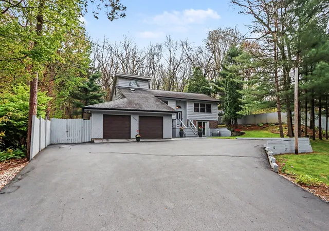 Photo 3 of Single family home for sale at 6700 N Sprinkle Rd, Kalamazoo, MI 49004 | MLS# 66026019918 | Listing updated on 2026-09-17