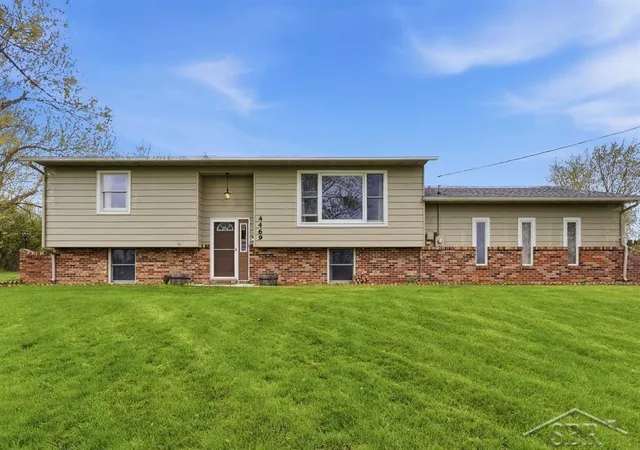 3rd image of 4469 E Millbrook Rd, Mount Pleasant, MI 48858 | MLS# 61050206423