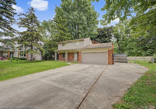 Photo 1 of Sale Pending at 8834 Dublin Way, Sterling Heights, MI 48314 | MLS# 20261031501 | Listing updated on 2026-08-31