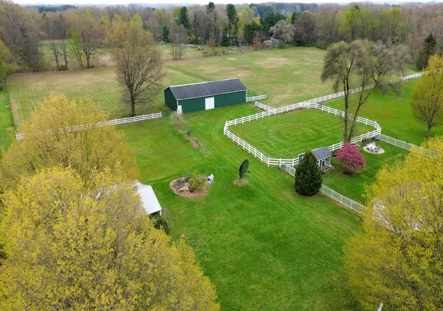 3rd image of 1155 S Bainbridge Center Rd, Benton Harbor, MI 49022 | MLS# 65026019960