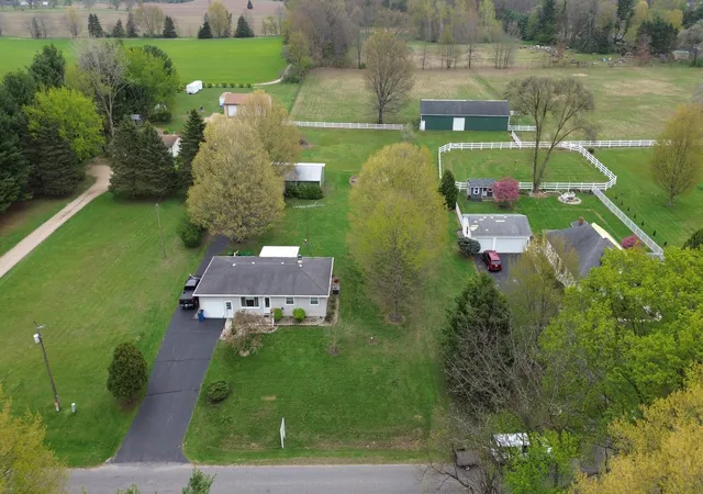 2nd image of 1155 S Bainbridge Center Rd, Benton Harbor, MI 49022 | MLS# 65026019960