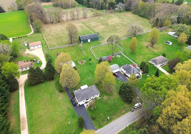 4th image of 1155 S Bainbridge Center Rd, Benton Harbor, MI 49022 | MLS# 65026019960