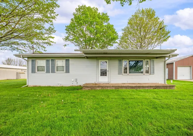Photo 2 of Single family home for sale at 27532 May St, Edwardsburg, MI 49112 | MLS# 69026020042 | Listing updated on 2026-08-26