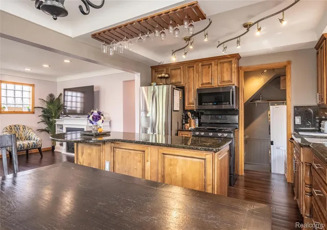 Photo 3 of Single family home for sale at 22501 Maple St, Saint Clair Shores, MI 48081 | MLS# 20261031810 | Listing updated on 2026-08-22