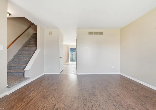 2nd image of 38150 Jamestown Dr, Sterling Heights, MI 48312
