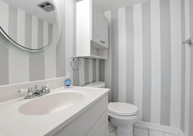 4th image of 38150 Jamestown Dr, Sterling Heights, MI 48312