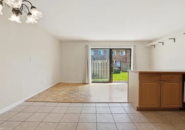 5th image of 38150 Jamestown Dr, Sterling Heights, MI 48312