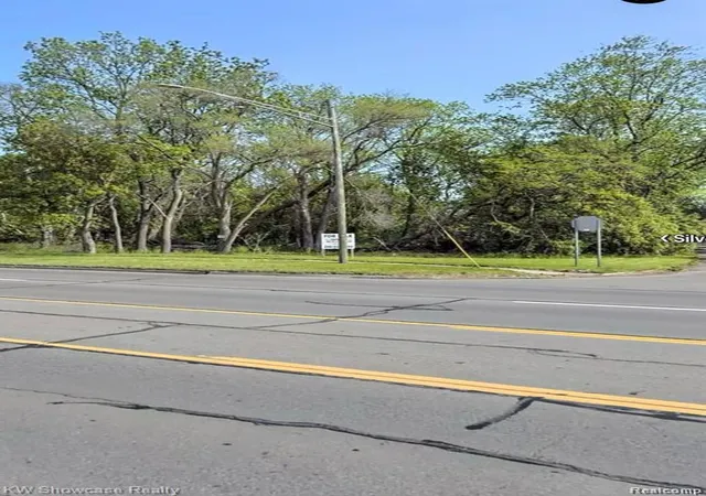 Photo 3 of Land for sale at 2830 Dixie Hwy, Waterford, MI 48328 | MLS# 20261031876 | Listing updated on 2026-07-06